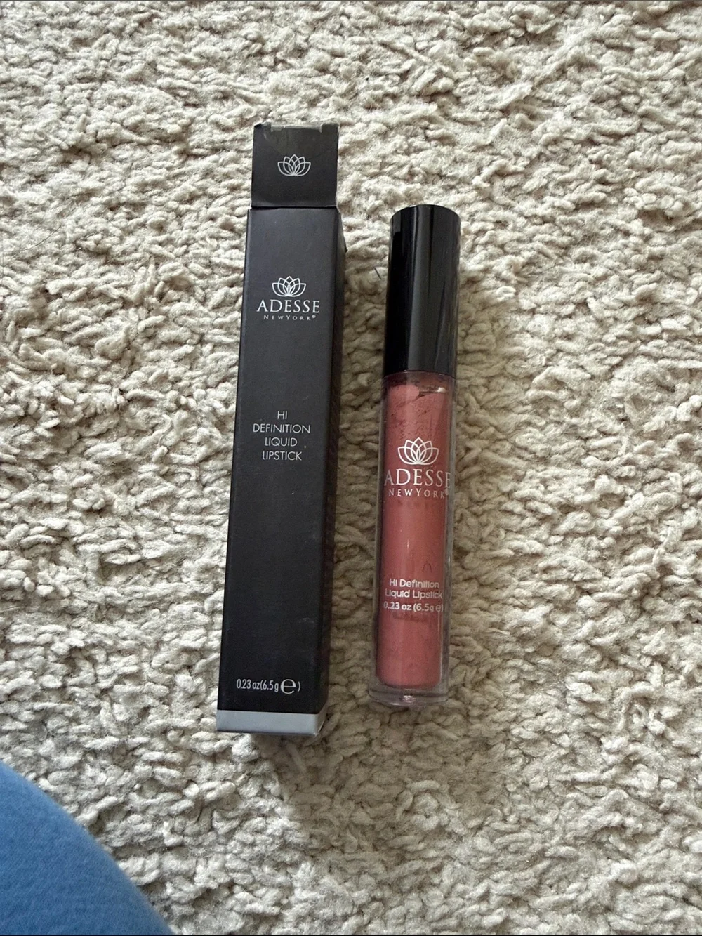 Adesse New York Hi Definition Liquid Lipstick - Black Packaging